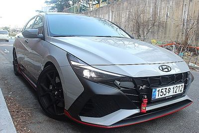 Hyundai Avante 2.0 N — спортивный седан напрямую из Южной Кореи!