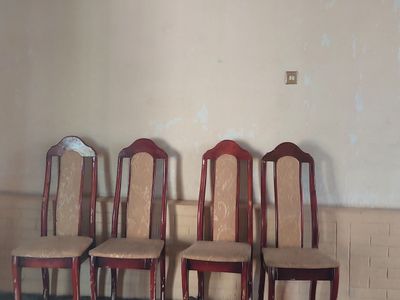 4 дона стул бор .сотилади