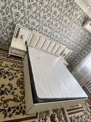 Спальный мебель сотилади