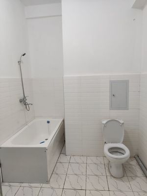 Yangi xayot Nur xayot 1/8/10 300$ Pardasi bor Gilam Holodinik Kir mo