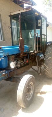 Traktor sotiladi
