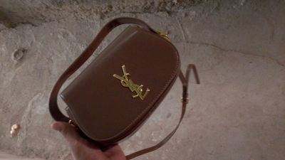 YSL sumkasi sotiladi