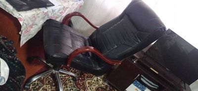 ofis ish uchun yumshoq kreslo sotiladi