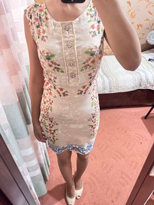 Платья
