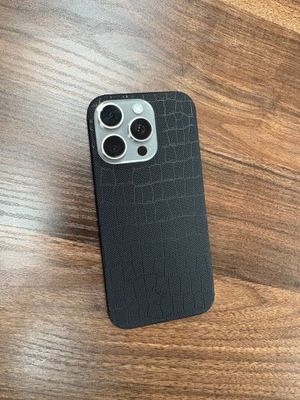 Продам Iphone 16 pro 256GB E-Sim natural titan