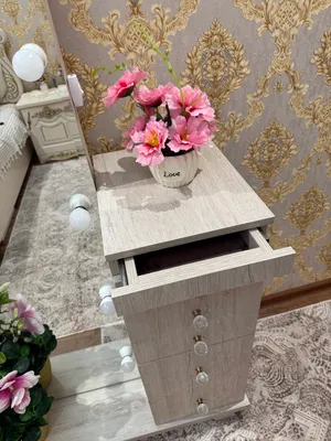 Зеркало с подсветкой + комод