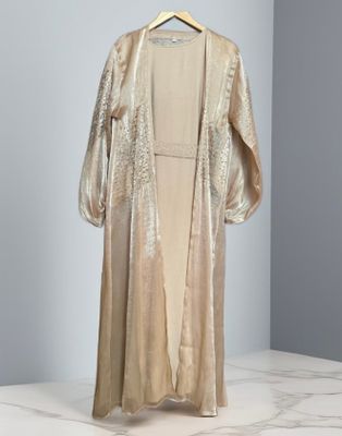 Abaya sotiladi