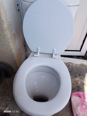 Unitaz srochna sotiladi xolati yaxshi yangidey