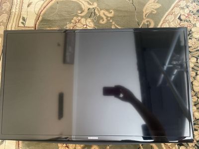 Продается телевизор Samsung 32 дюйма + смартбокс