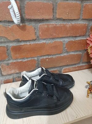 Детские кроссовки