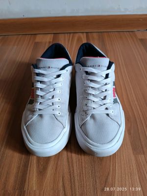 TOMMY HiLFiGER krossovka