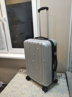 Дорожный чемодан на колесах.