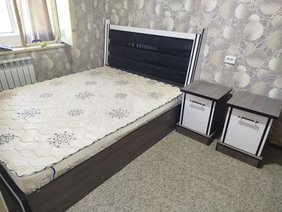 Кровать двуспальная с тумбами