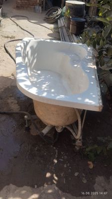 Продам бу ванну угловую