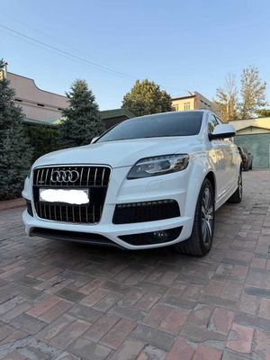 AUDI Q7 TFSI quattro (4WD)
