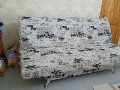 Продам диван раскладной пользовались год.