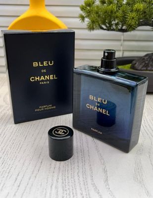 Bleu de chanel  paris