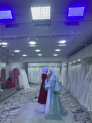 Ansambl kòyne bir marta kiyilgan fotosessiya uchun
