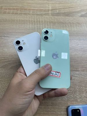 iPhone 12 mini.