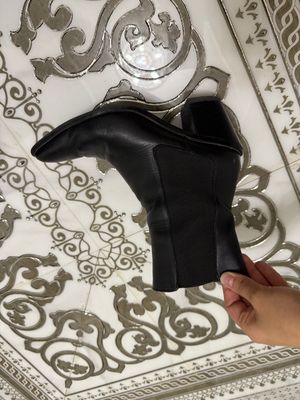 Пол сапоги черного цвета бренда ZARA размер 39