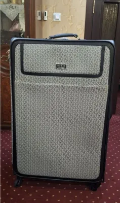 Guess chemodan ideal