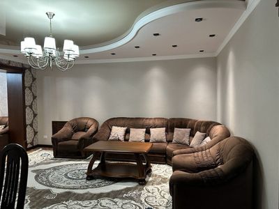 Аренда 5 комнатной, Улица Садыка Азимова,Центр