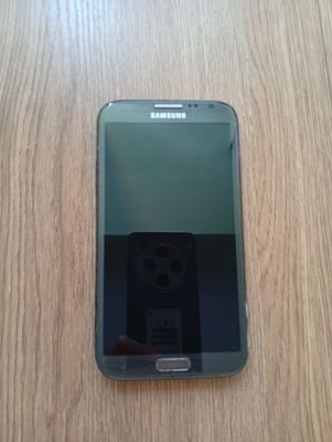 Телефон SAMSUNG старой модели отличное состояние и работает отлично