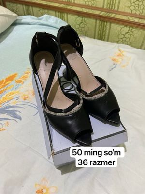 B/U kiyimlar sotiladi