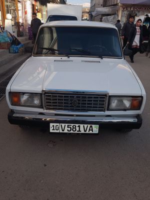 Vaz 2107 sotiladi