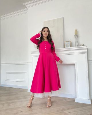 Шикарное платье подойдёт и для покрытых девушек