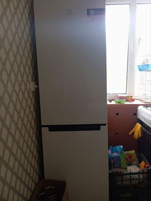Продам холодильник Indesit