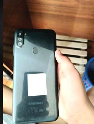 Samsung a11 holat yaxshisingan joyi ekramn mas