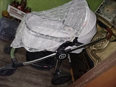 Коляска сотилади