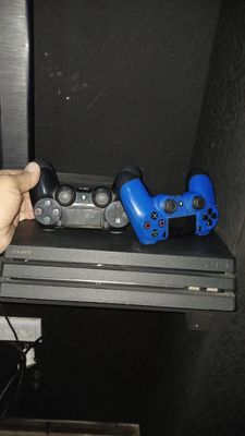 Playstation 4 pro srochna sotiladi. 1 dona