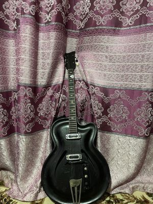 Gitara bor narxi 700.000 ming kelishamz kanlonkaga ulanadi