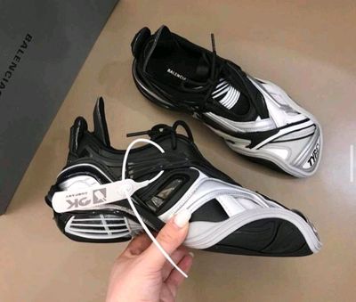 Balenciaga бренд кроссовки, мощный и стильный
