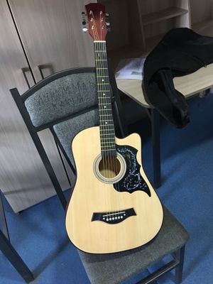Akustik gitara yangi o’rganuvchilar uchun