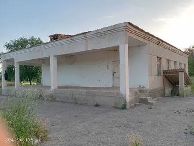 Yer bog sotiladi 1.5 gektar 5 xonali uyi bilan birga