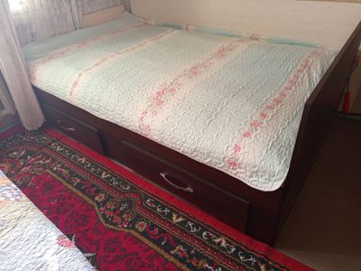 Продам кровать полуторка с матрасом