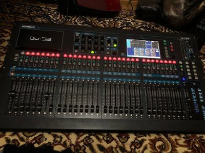 Allen & heath Qu 32 sifrovoy pult sotiladi