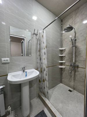 Arenda sergili 2 xona yangi darxob kichkina xovli 350$