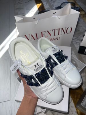 Кроссовки от Valentino