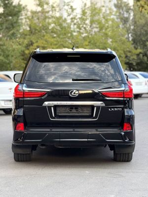 Lexus LX 570.
