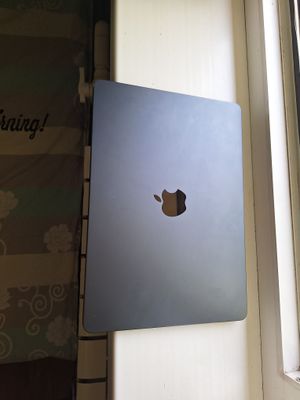 Macbook air m2 srochna sotiladi pul kerak