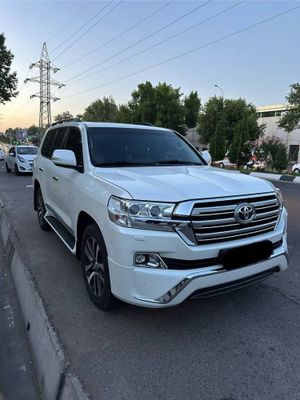 Срочно продам Toyota Land Cruiser 200 в идеальном состояние