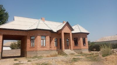 Hovli Uy sotiladi