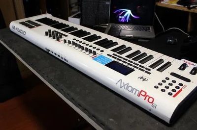 Axiom pro 61. Midi klavyatura