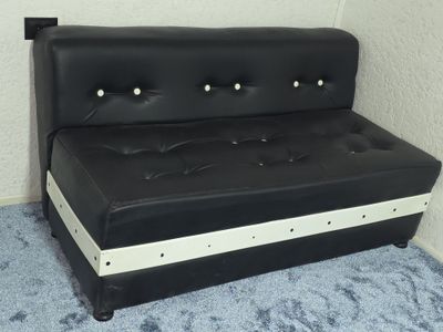 ofisniy mebel sotiladi