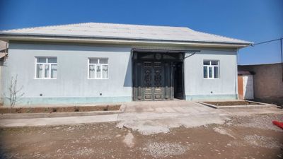 Sotiladi shinam va barcha sharoitlarga ega hovli uy!