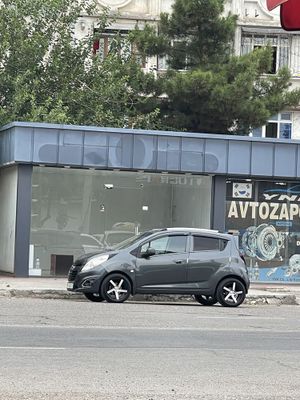 Spark ustidagi spoller va shox sotiladi yangiday